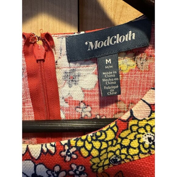 NWT MODCLOTH RED SLEEVELESS DRESS Size M RED WITH FLOWERS EUC - Picture 3 of 7